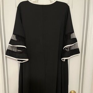 SHEIN Clasi Plus Size Women’s Round Neck Mesh Panel Flare Sleeve Dress